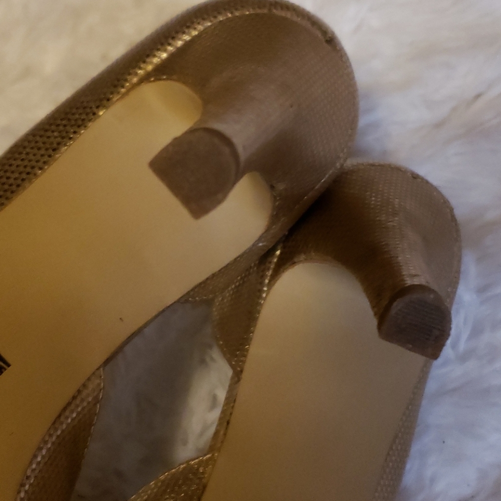 Shoes - Picture 3 of 4